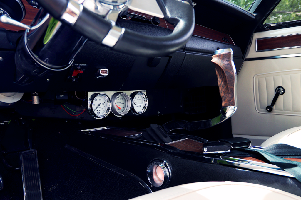 LingDynasty Photography Portfilio - 1970 GTX Interior